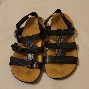 Vionic sandals size 9